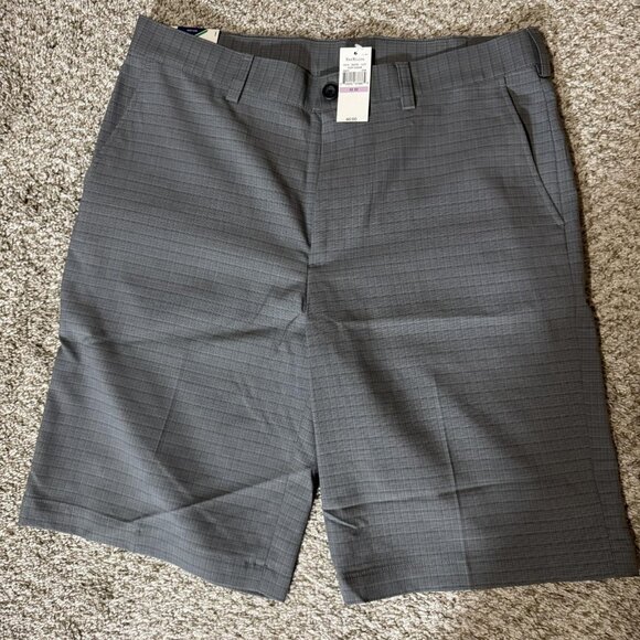 IZOD Golf Shorts Mens 32 Gray Plaid Classic Fit Performance Wicking Sun Control - Picture 1 of 9